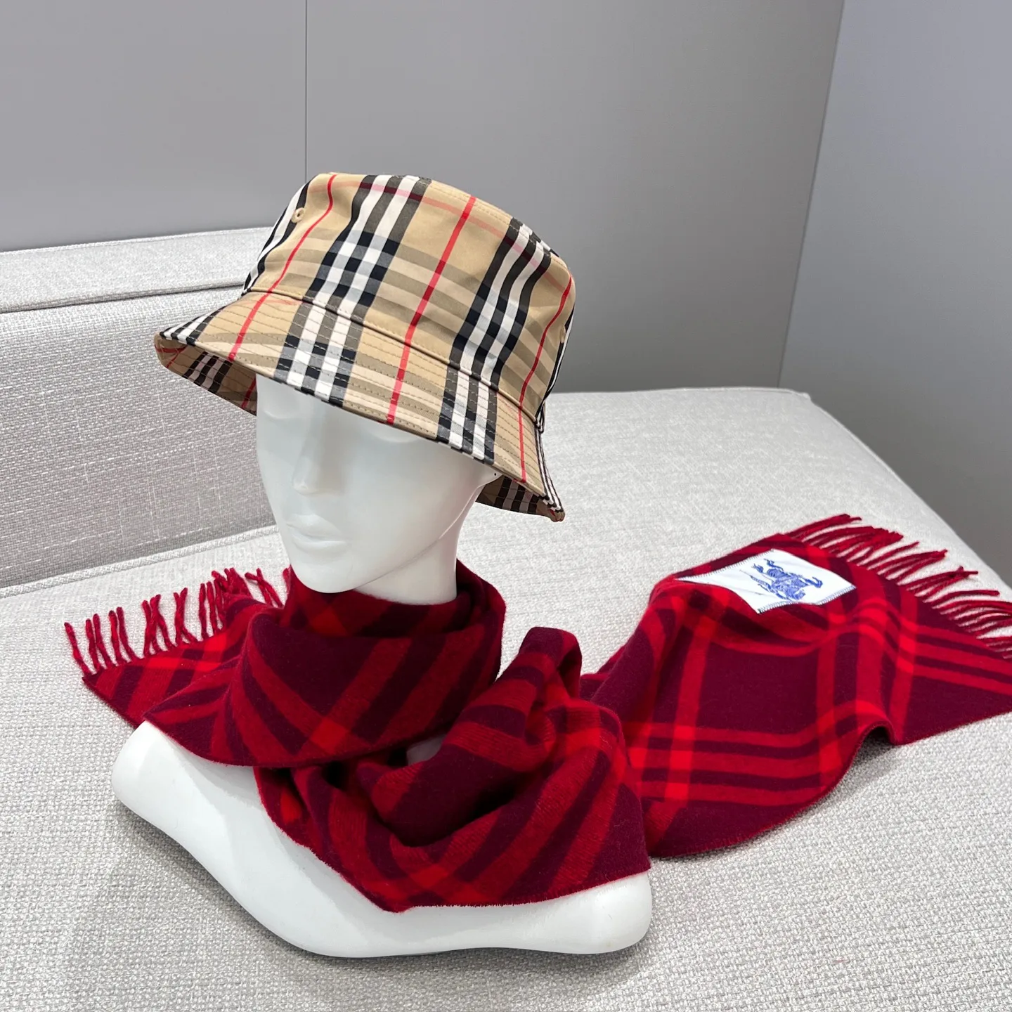 Scarves BURBERRY 17945507