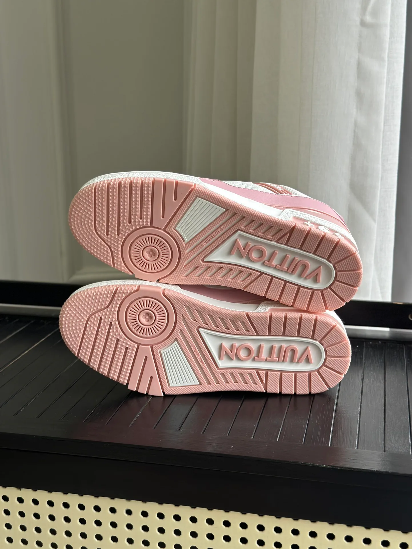 Women's Sneakers LOUIS VUITTON 18014118