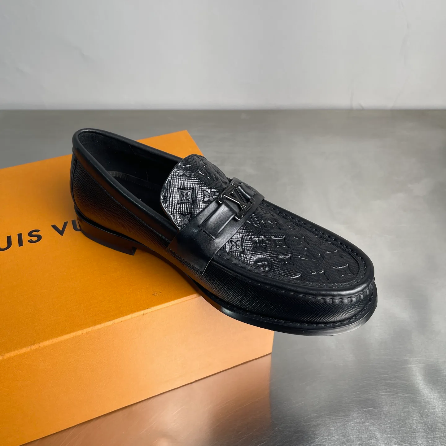 Men's Loafers And Dress Shoes LOUIS VUITTON 18519380