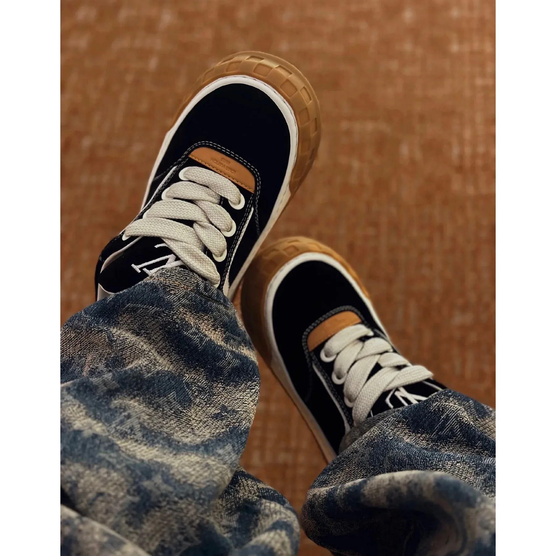 Women's Sneakers LOUIS VUITTON 18375787