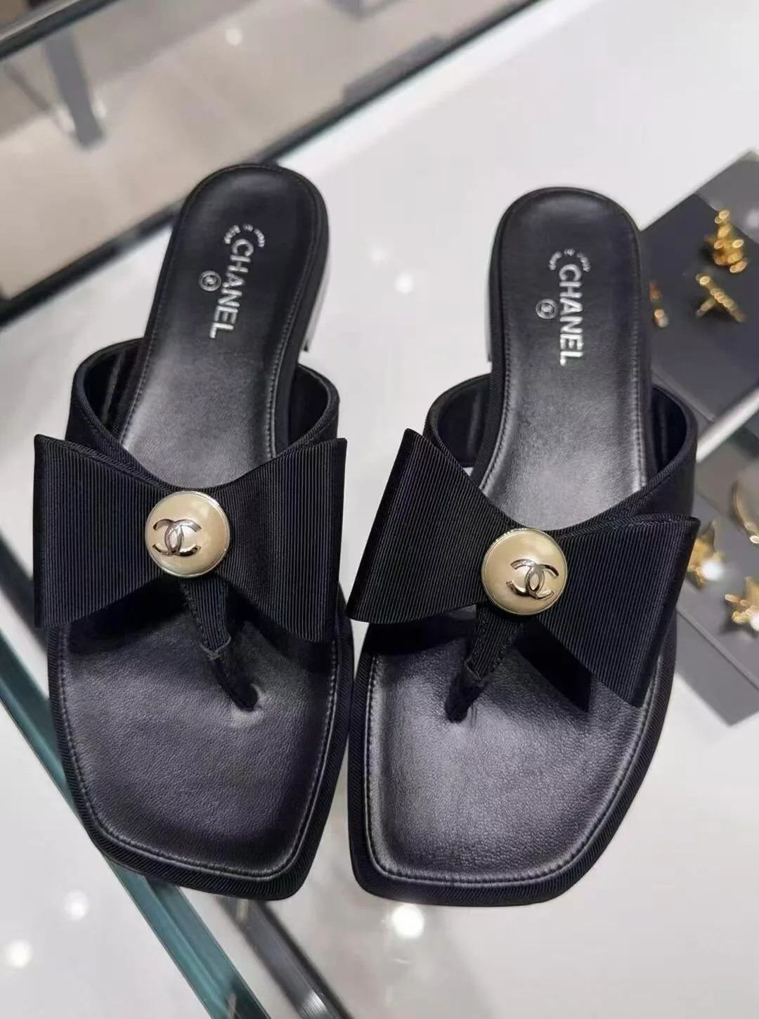 Women's Flip-Flops CHANEL 17331170
