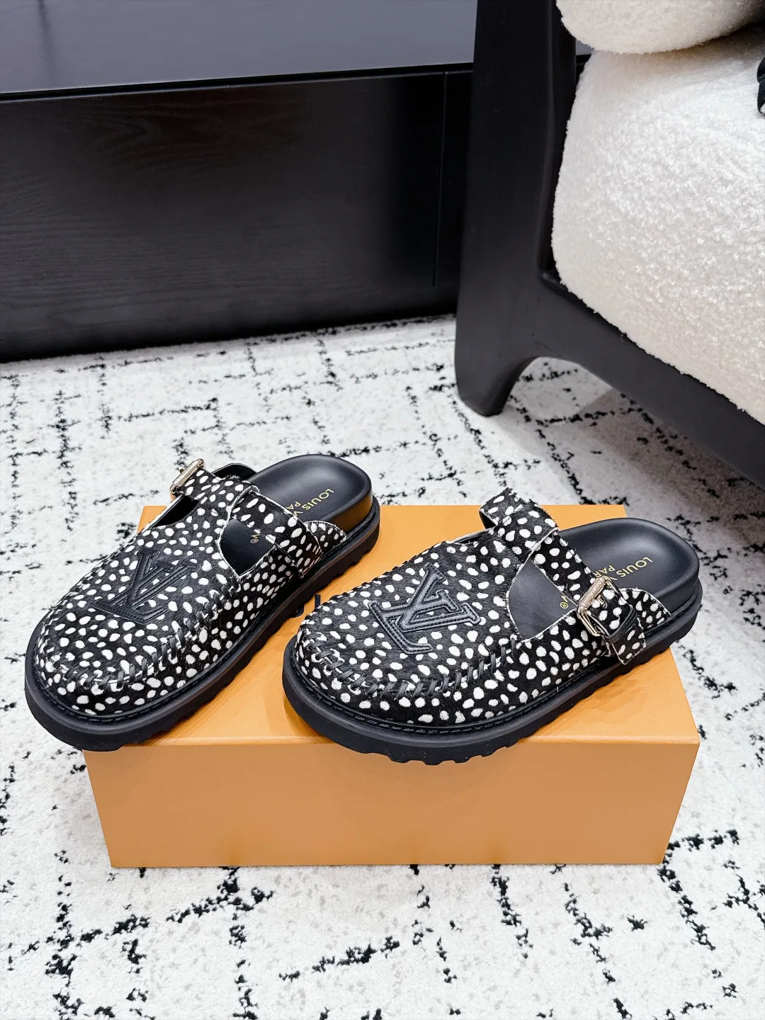 Women's Mules And Clogs LOUIS VUITTON 18505459