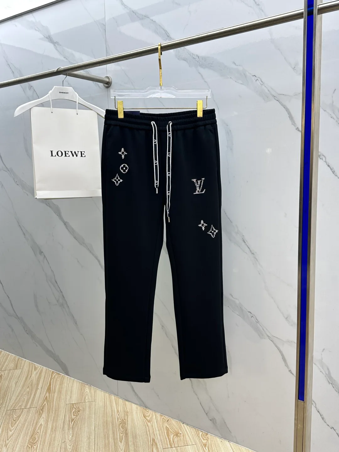 Брюки Мужские Louis Vuitton 18596897