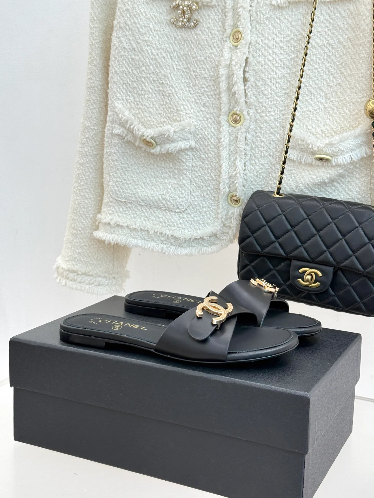 Women's Flip-Flops CHANEL 17699604