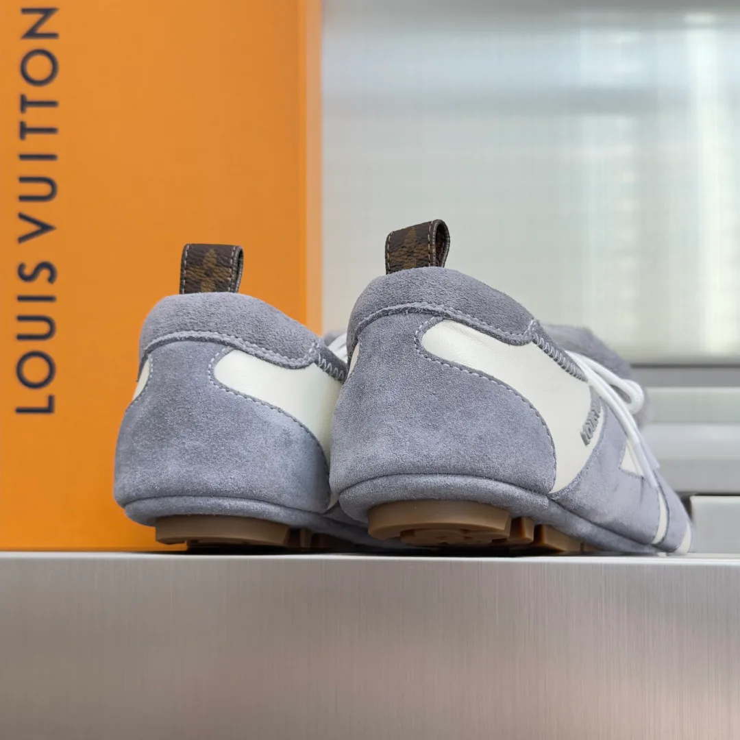 Women's Sneakers LOUIS VUITTON 17415513