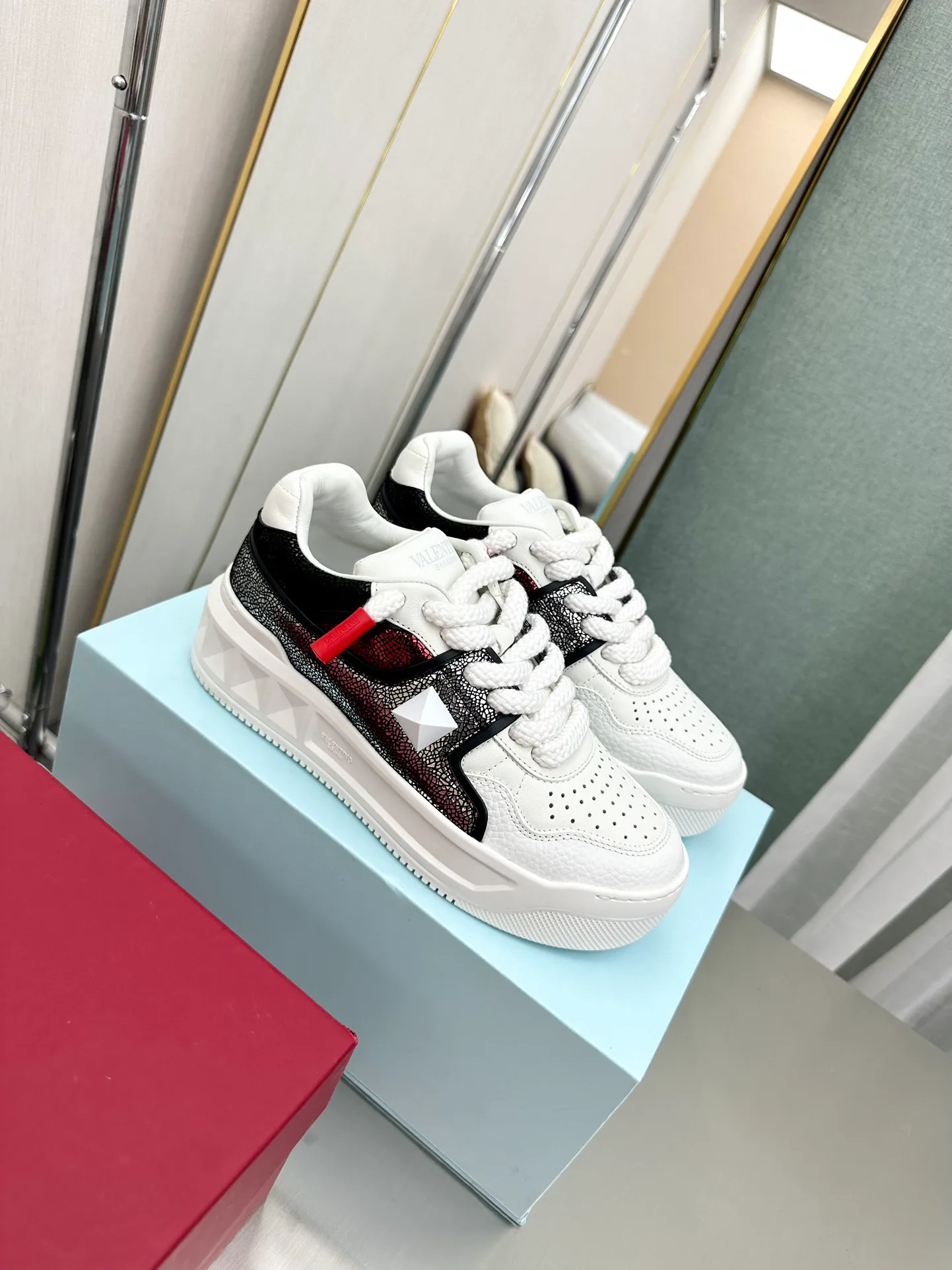 Women's Sneakers VALENTINO 17904338