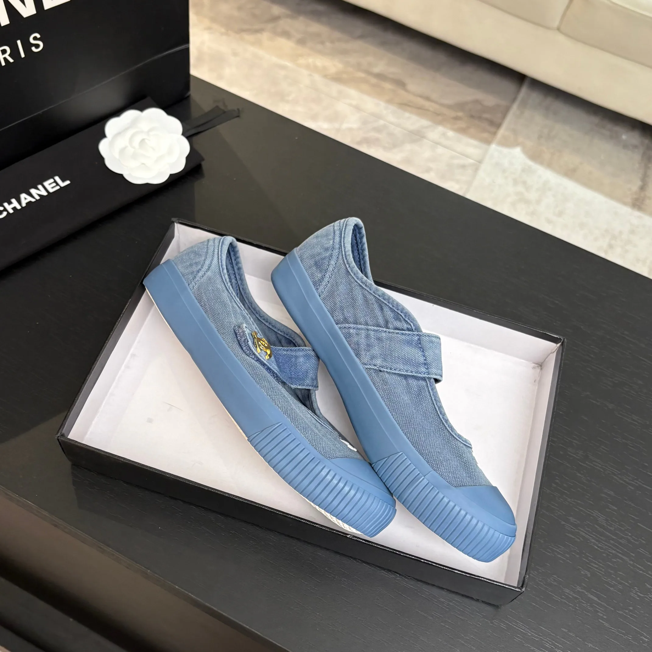 Women's Sneakers CHANEL 18062817