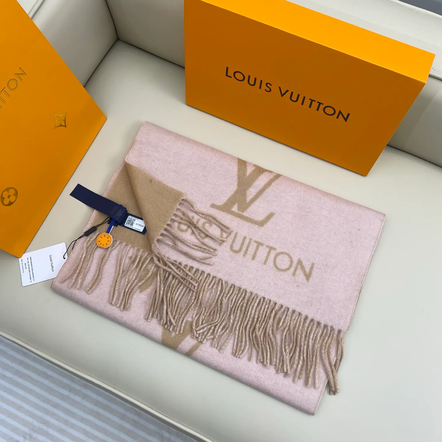 Scarves LOUIS VUITTON 18105572