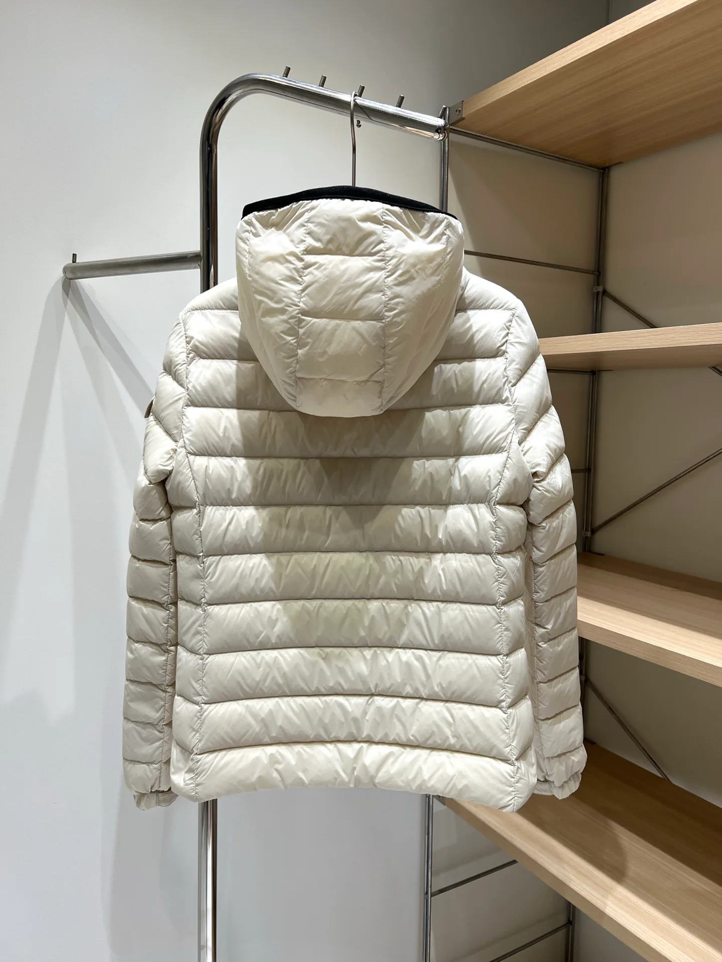 Women's Jackets And Down Jackets MONCLER 18336958