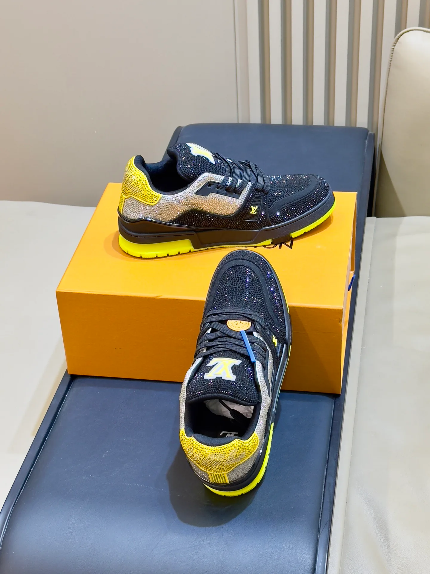 Women's Sneakers LOUIS VUITTON 18073554