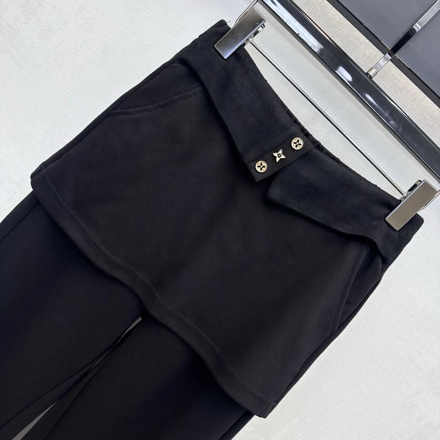 Women's Trousers LOUIS VUITTON 18038930