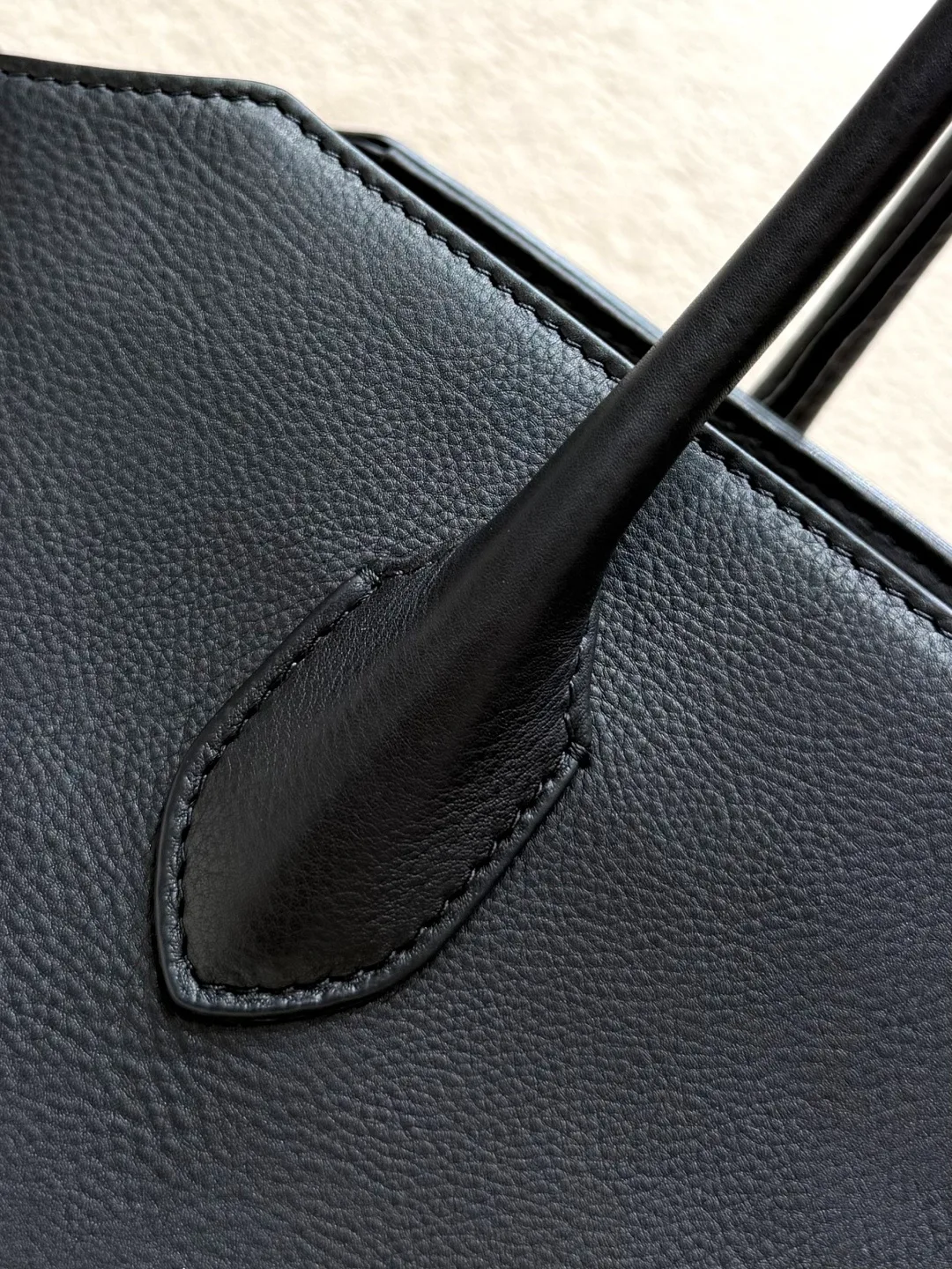 Women's Classic Handbags THE ROW 18070672