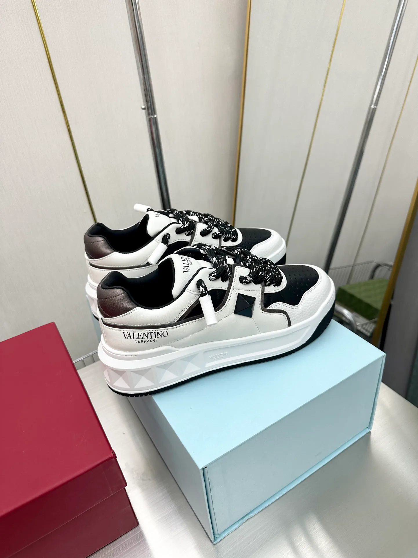 Women's Sneakers VALENTINO 17955024