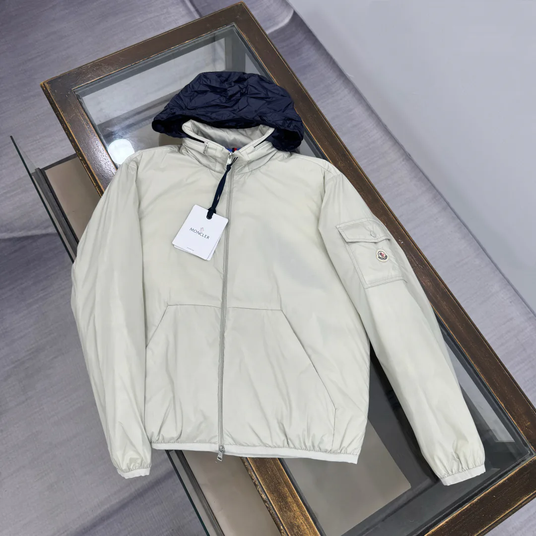 Women's Jackets And Down Jackets MONCLER 18001961