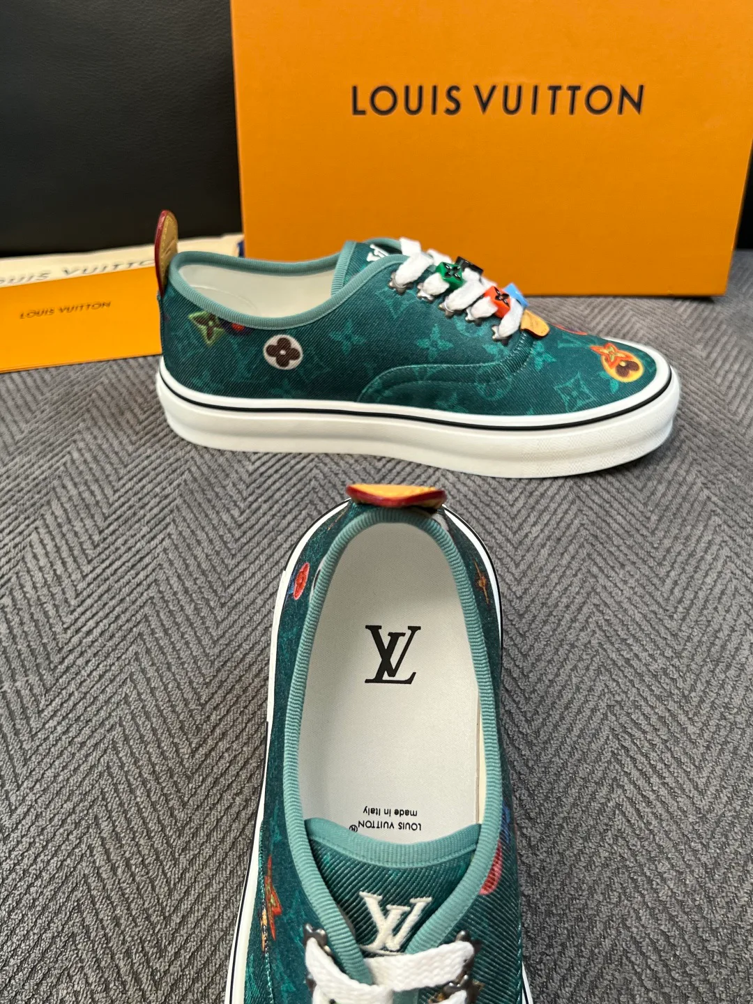 Men's Sneakers LOUIS VUITTON 18495407