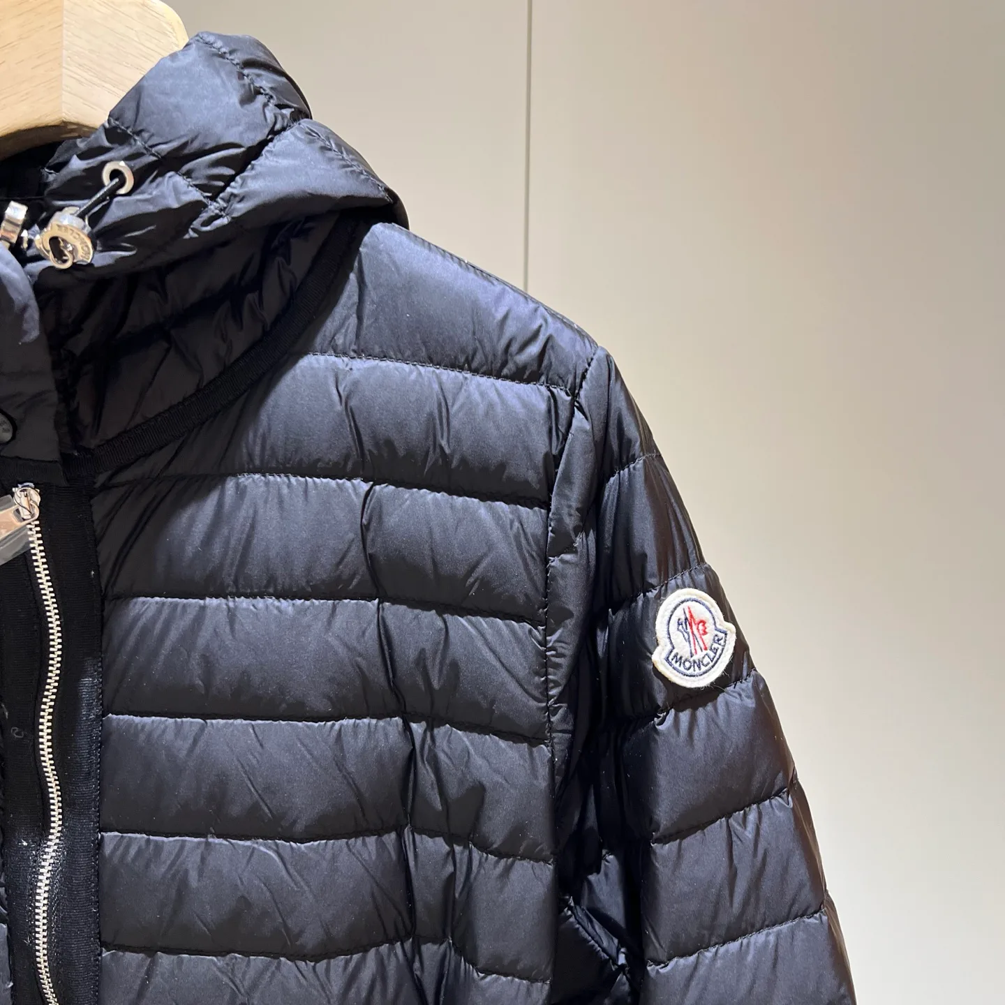 Women's Jackets And Down Jackets MONCLER 18180089