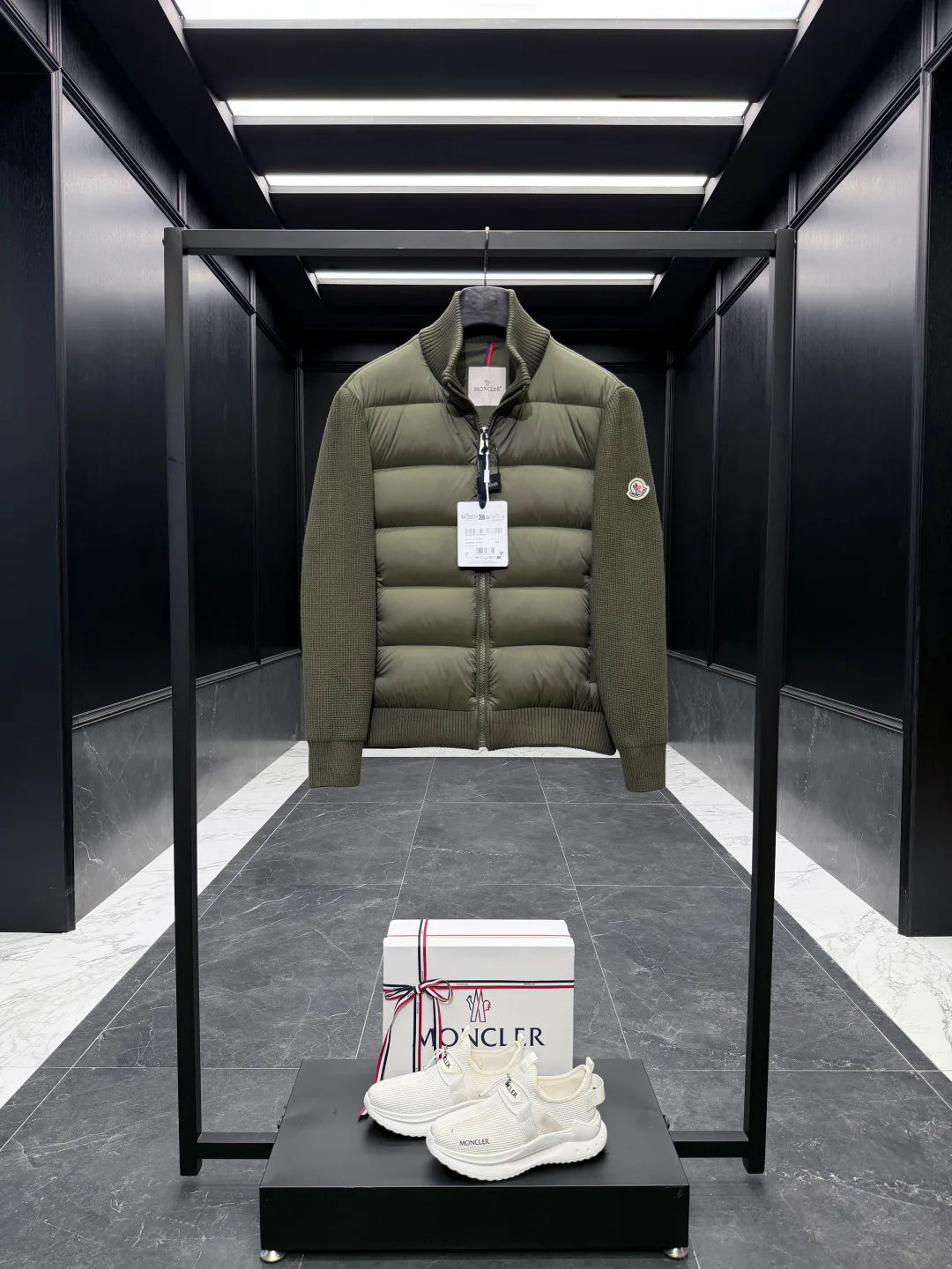 Men's Jackets And Down Jackets MONCLER 18416839