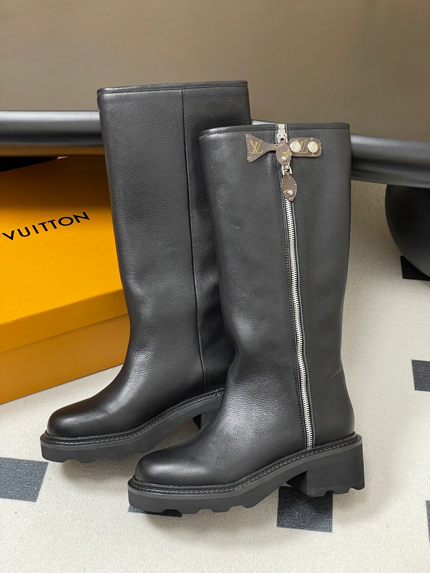 Women's Boots LOUIS VUITTON 18388126