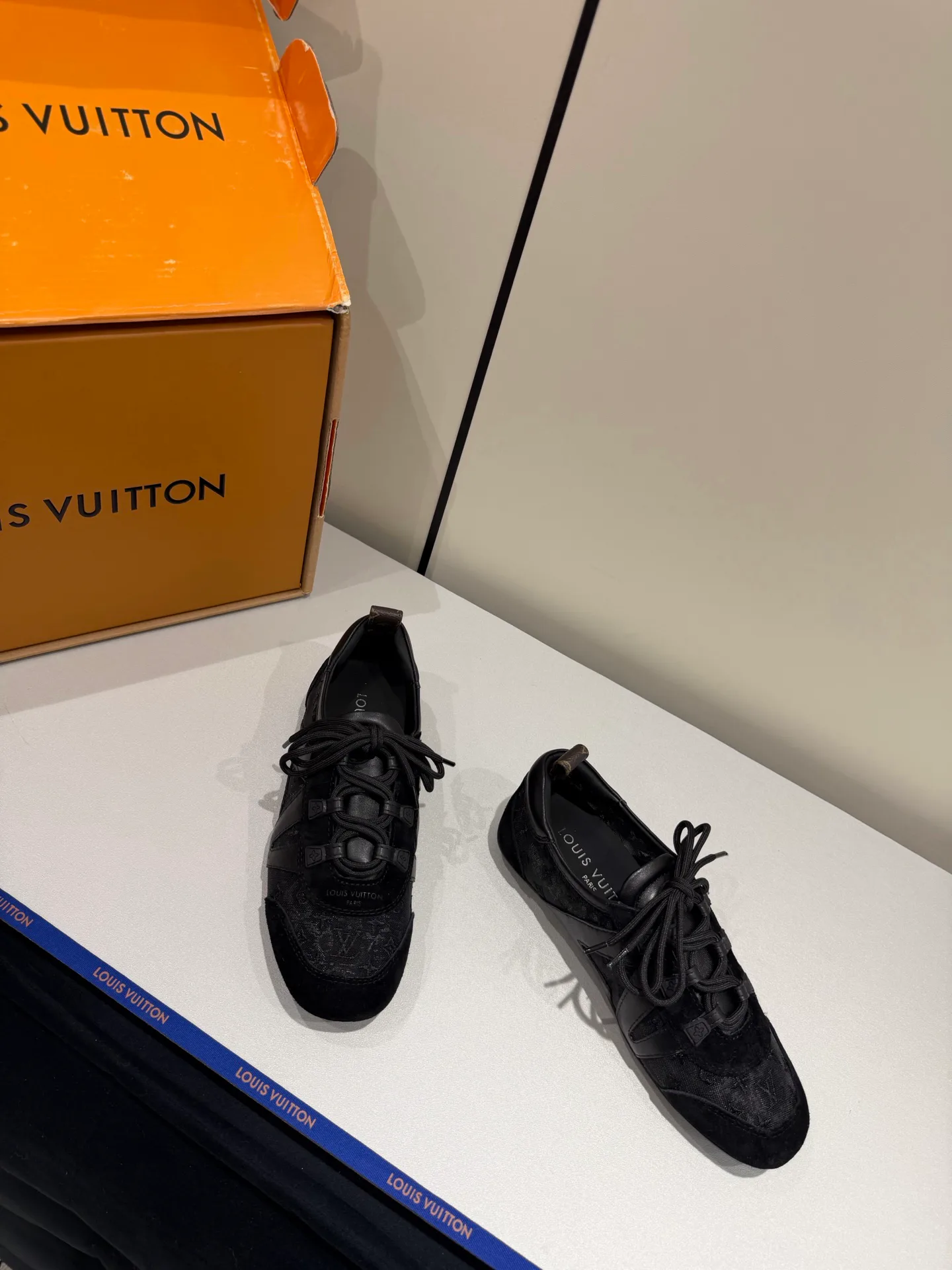 Women's Sneakers LOUIS VUITTON 17934915