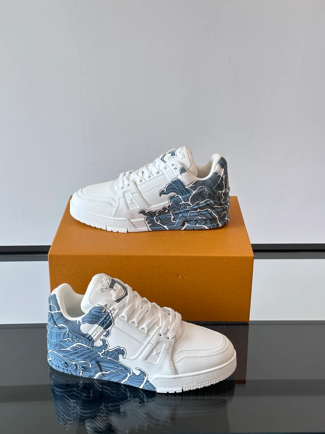 Women's Sneakers LOUIS VUITTON 18321751