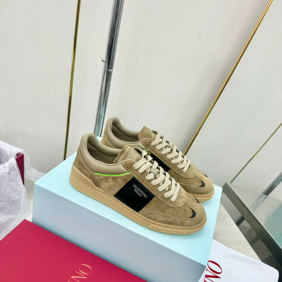 Women's Sneakers VALENTINO 17955032