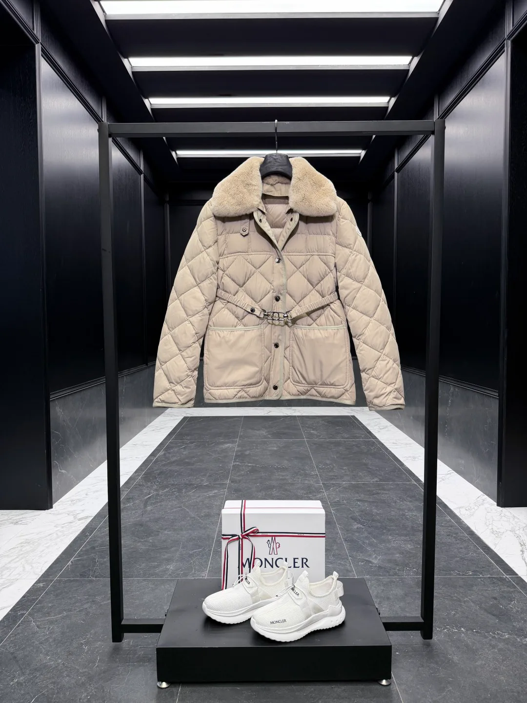 Women's Jackets And Down Jackets MONCLER 17880215