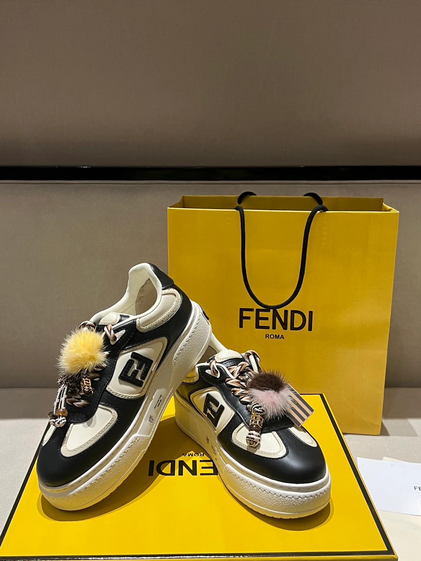 Women's Sneakers FENDI 18020700