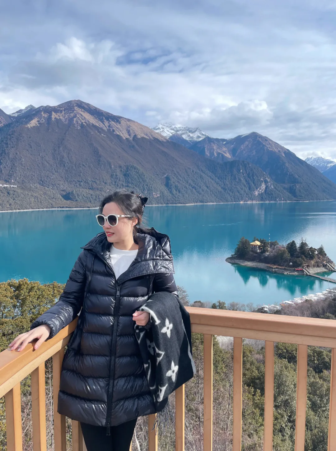 Women's Jackets And Down Jackets MONCLER 18184462