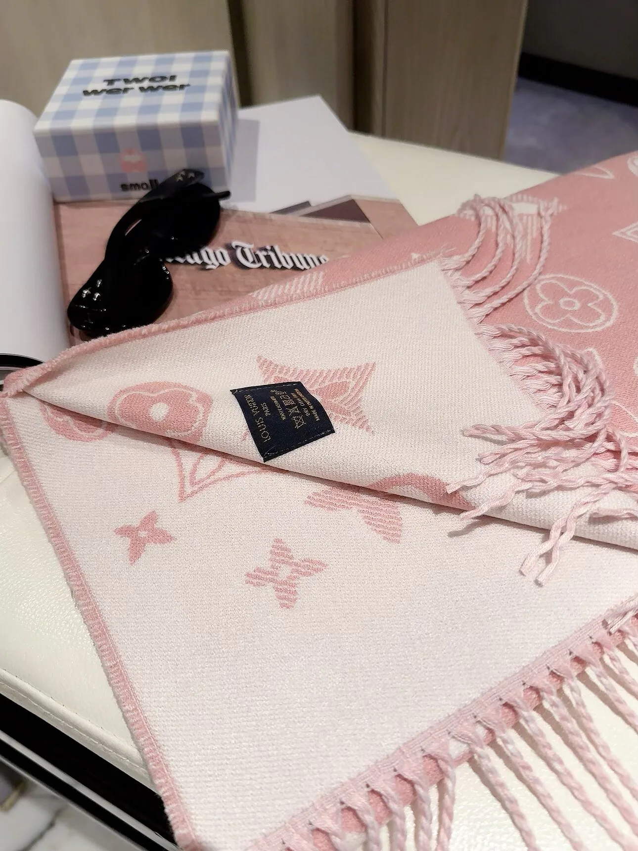 Scarves LOUIS VUITTON 18377550