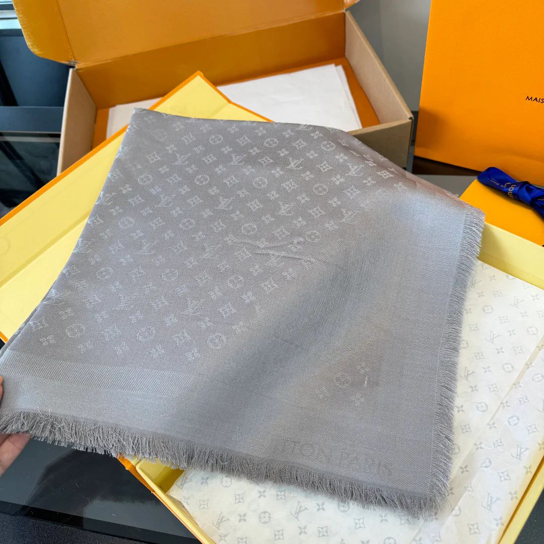 Scarves LOUIS VUITTON 17827482