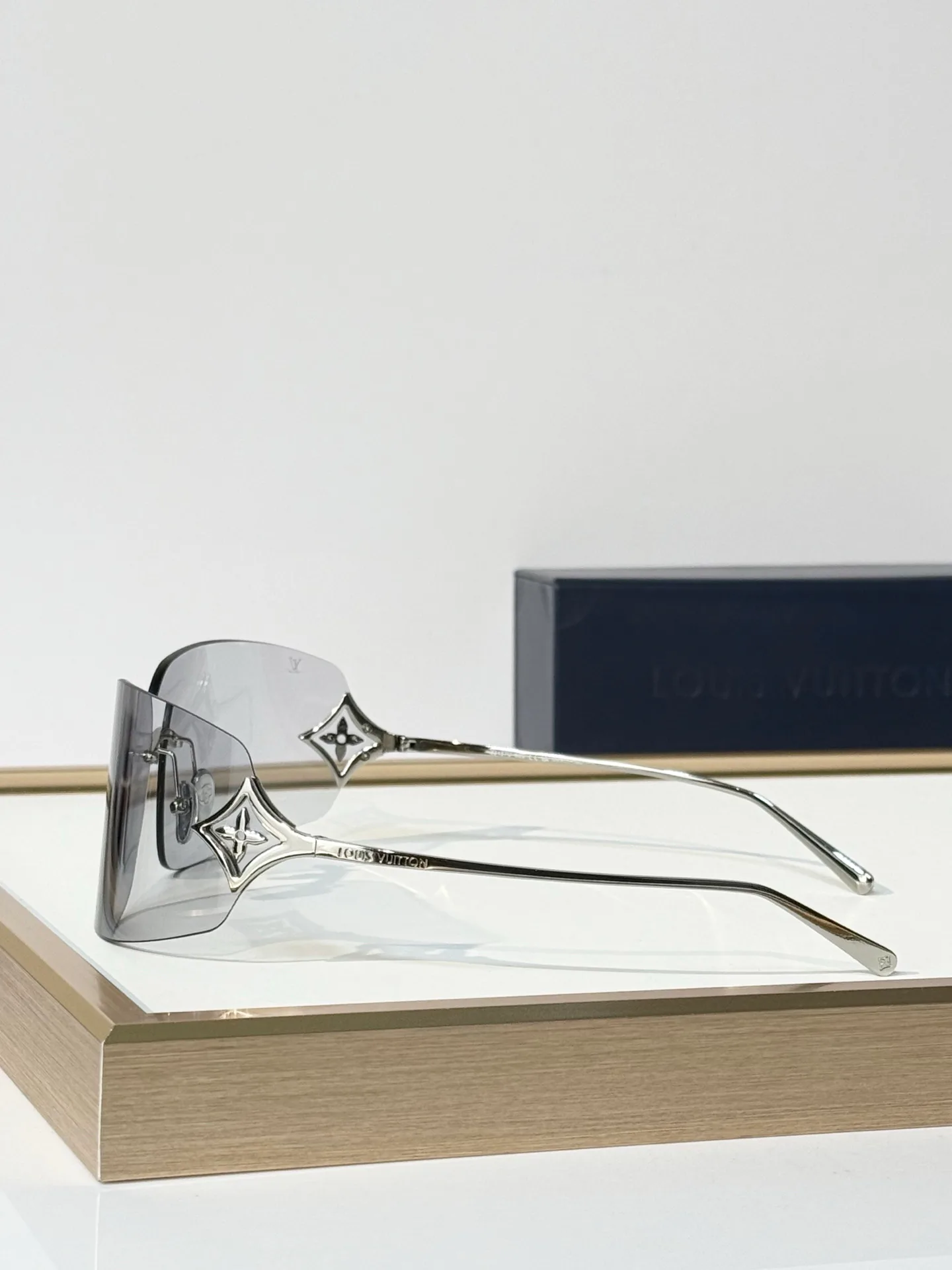 Glasses LOUIS VUITTON 18117691
