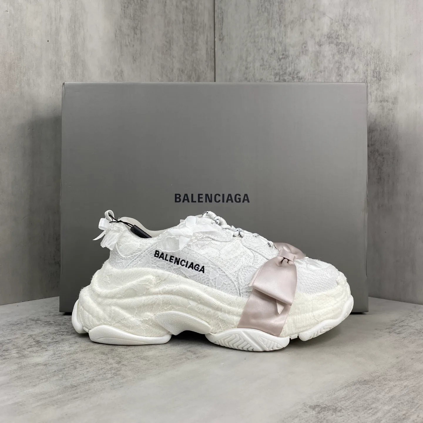 Кроссовки Женские Balenciaga 18686631