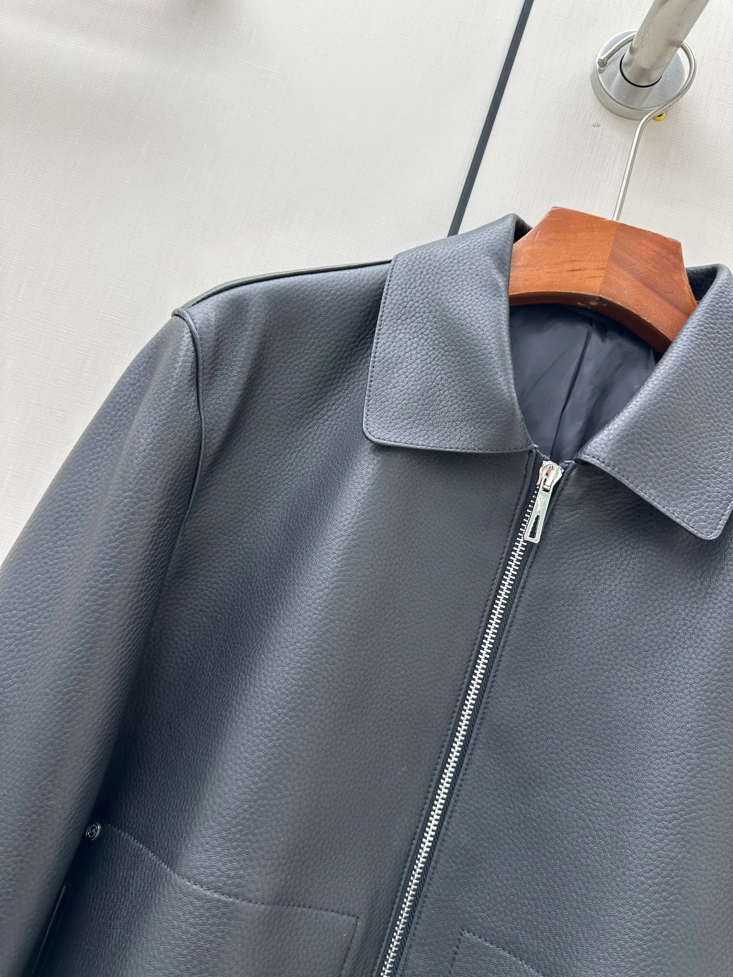 Women's Leather Jackets And Sheepskin Coats HERMES 18060882