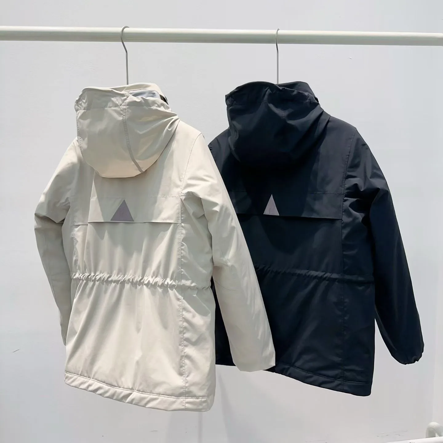 Women's Jackets And Down Jackets MONCLER 18374113