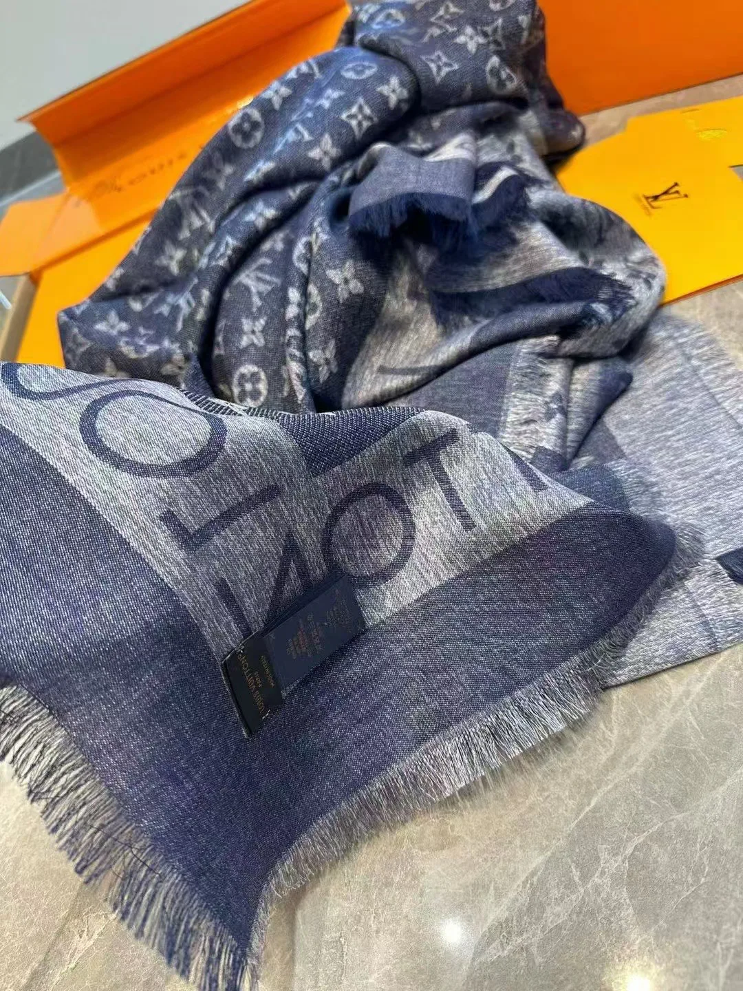 Scarves LOUIS VUITTON 17991541