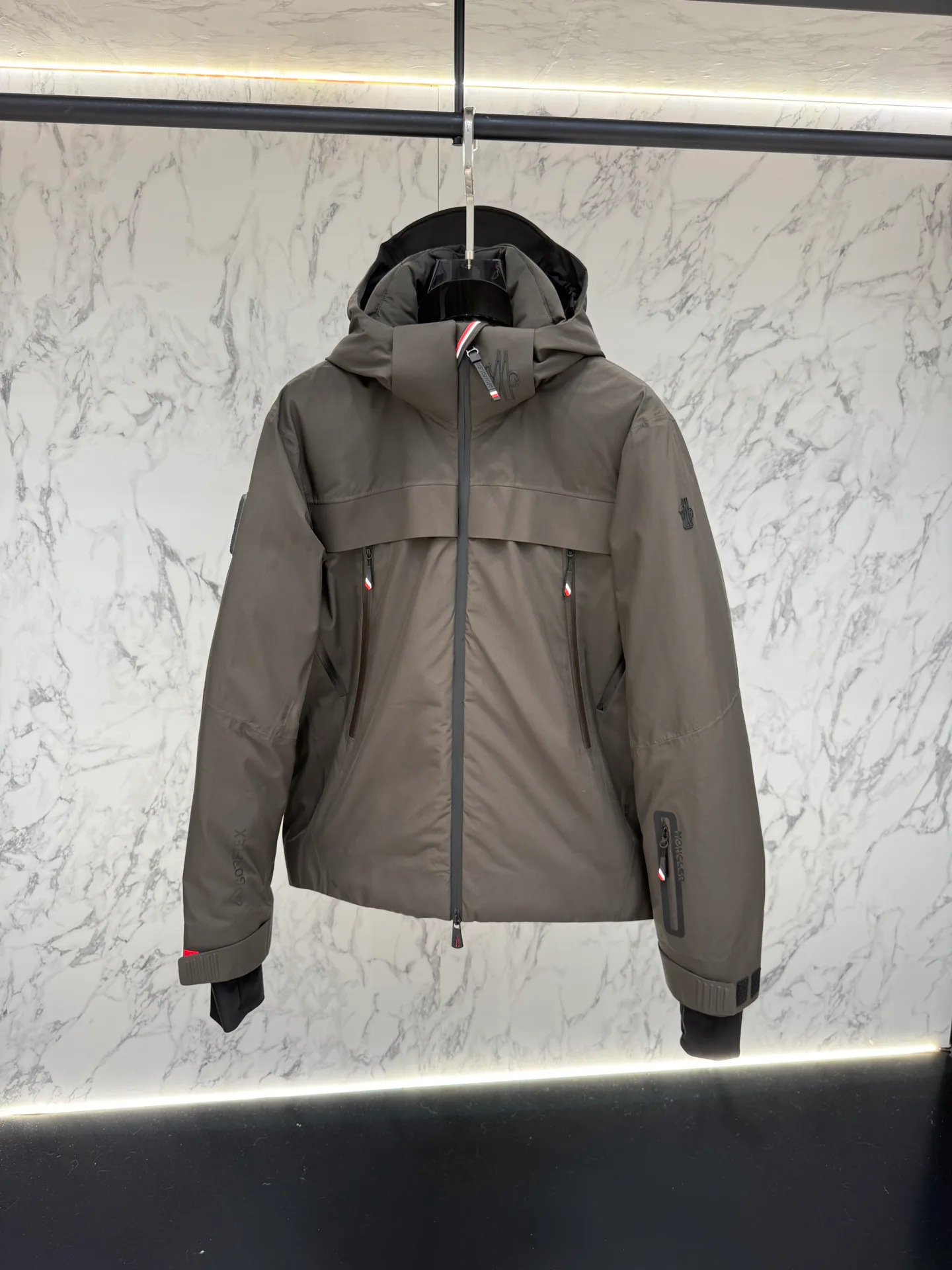 Men's Jackets And Down Jackets MONCLER 18279255