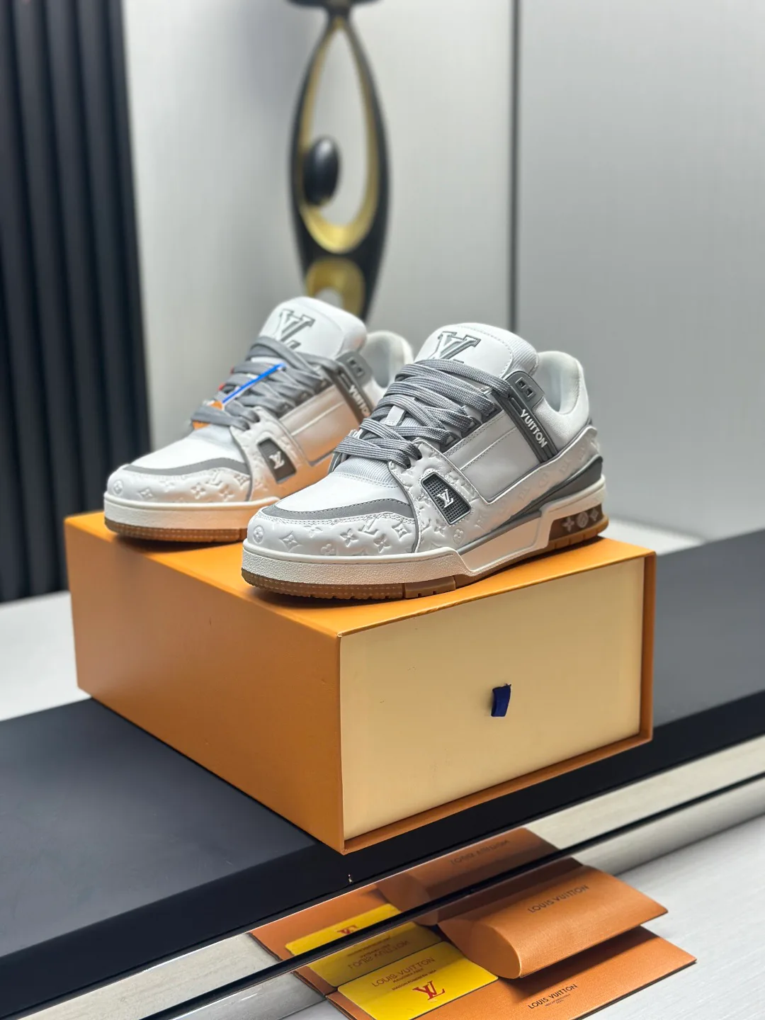 Women's Sneakers LOUIS VUITTON 18011578