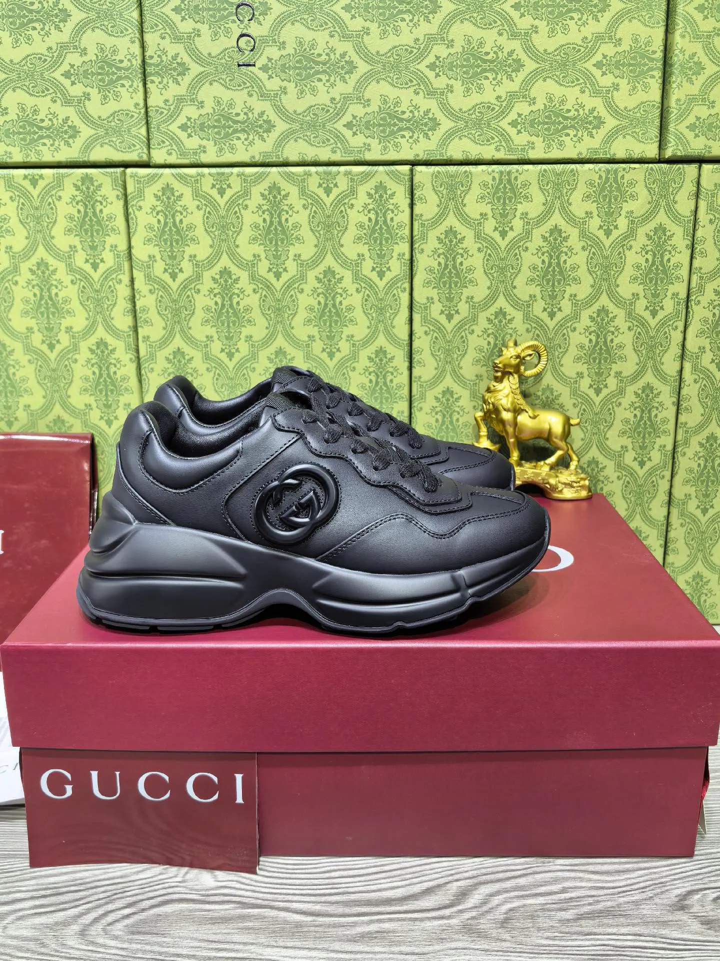 Women's Sneakers GUCCI 18039944