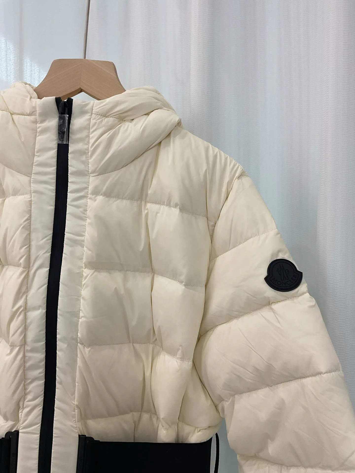 Women's Jackets And Down Jackets MONCLER 19567582