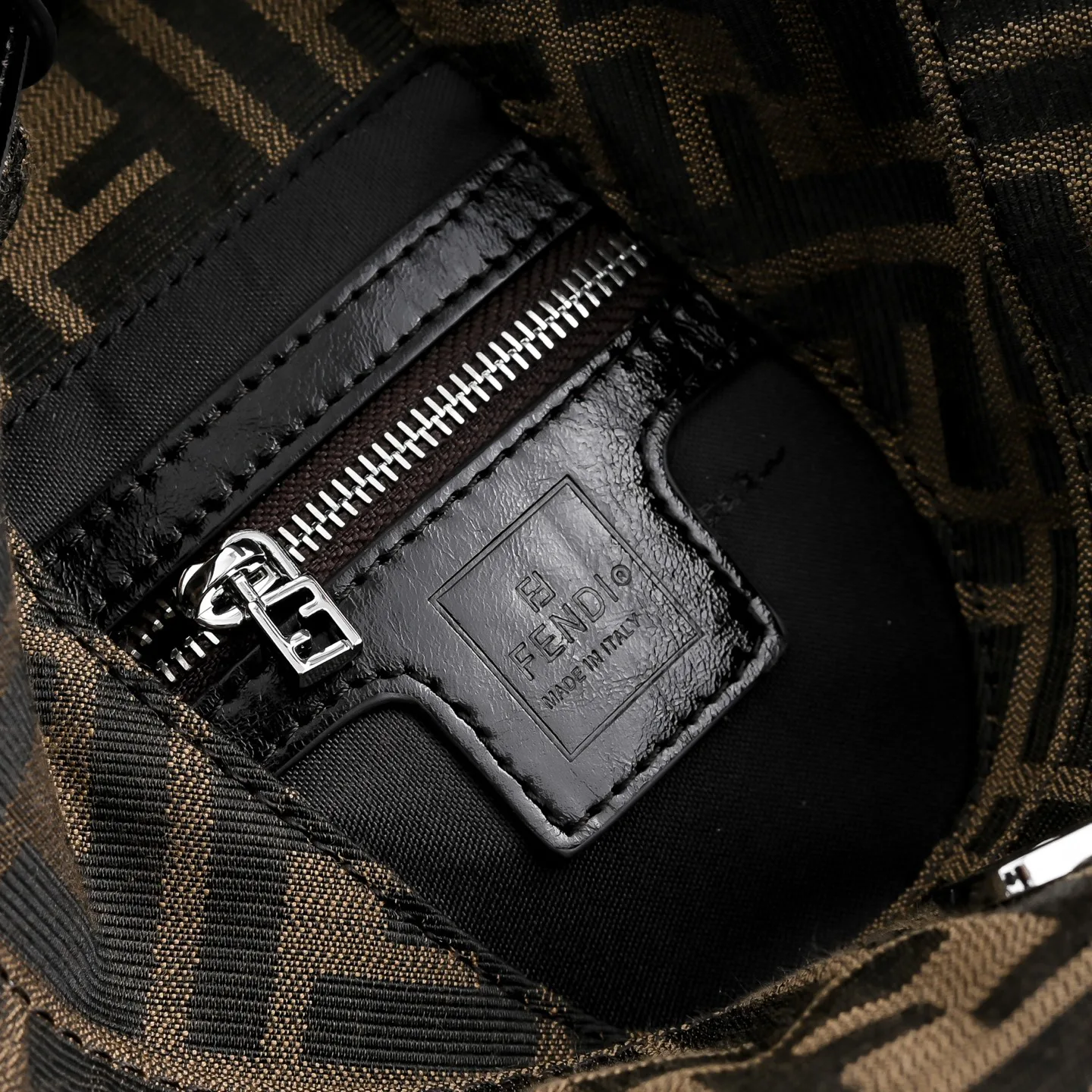 Классические Сумки Женские Fendi 18676174