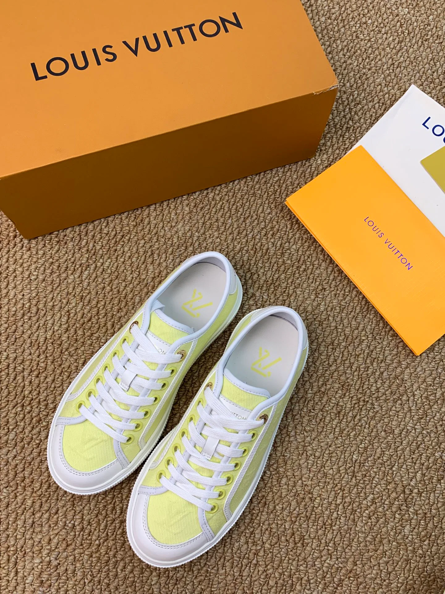 Women's Sneakers LOUIS VUITTON 17545205