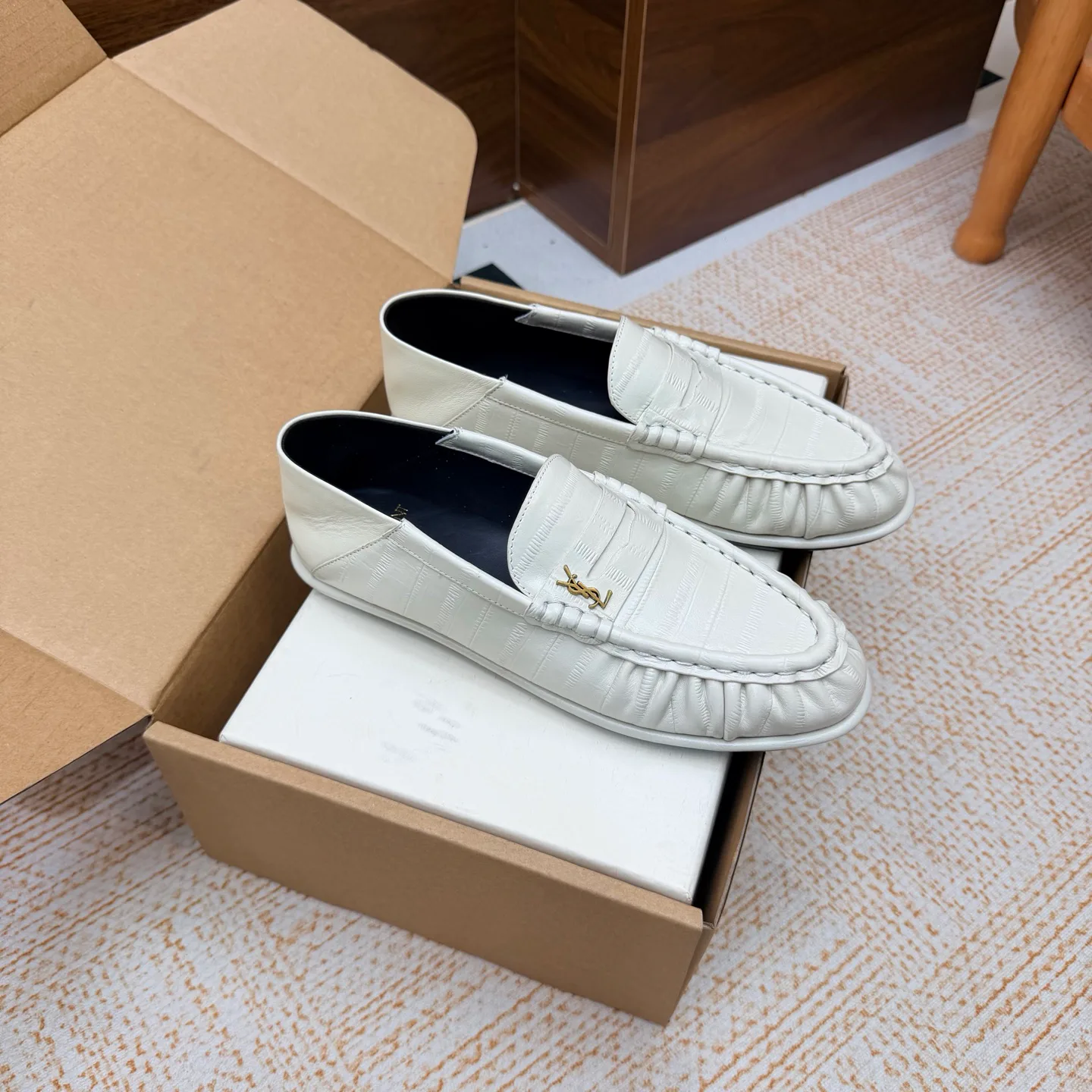 Women's Loafers And Moccasins SAINT LAURENT 18104170