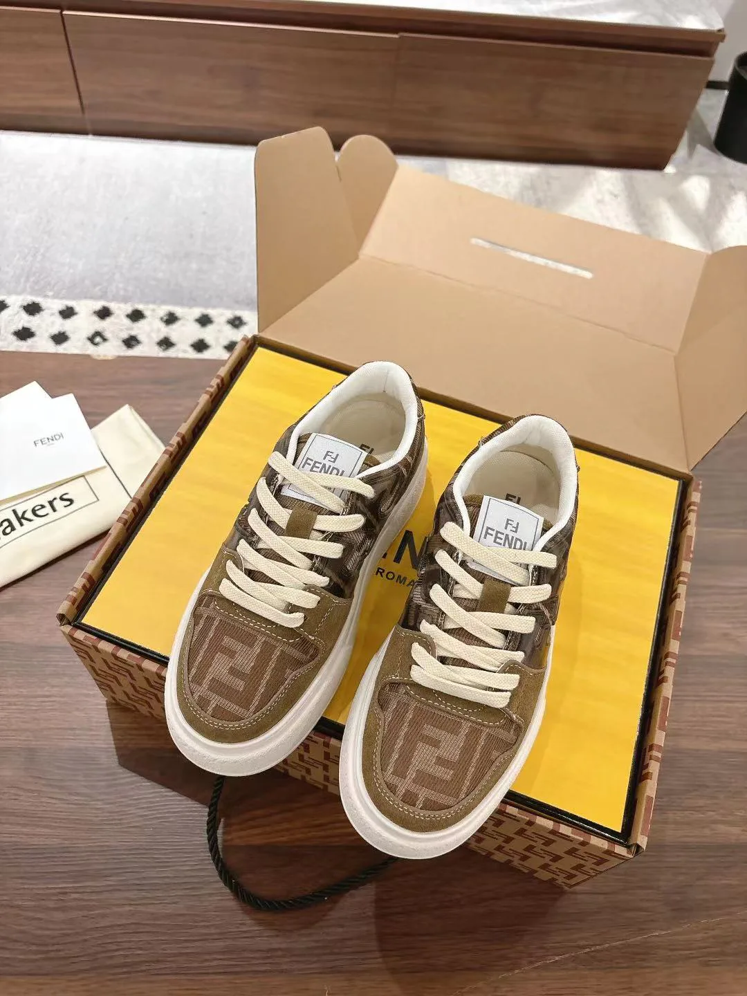 Women's Sneakers FENDI 18219639