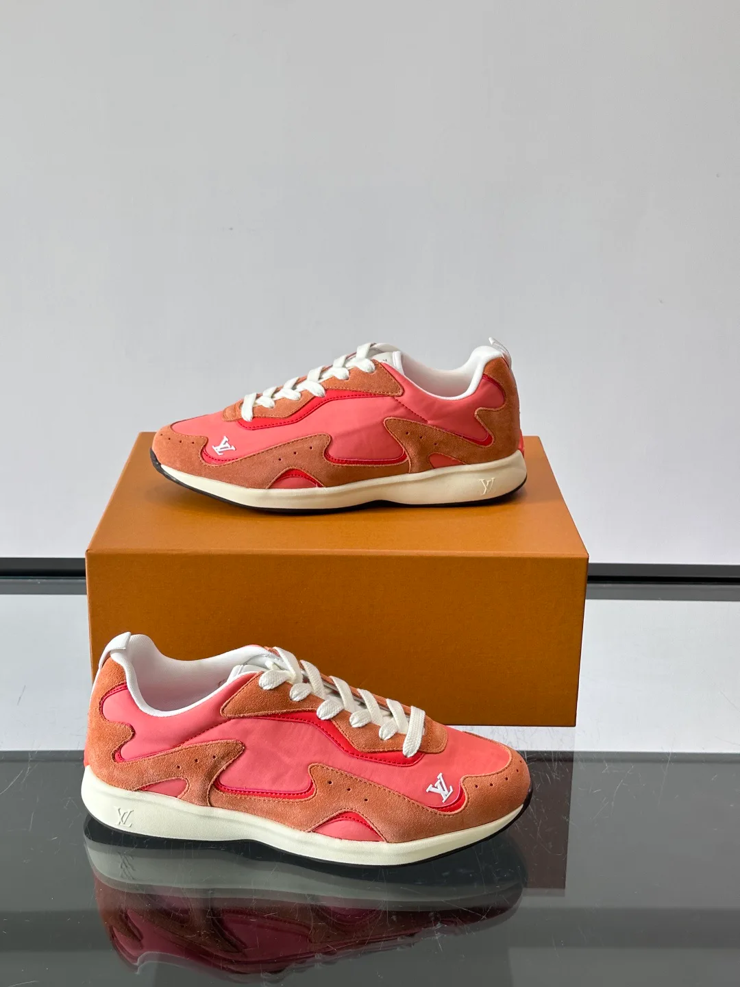 Women's Sneakers LOUIS VUITTON 17869455