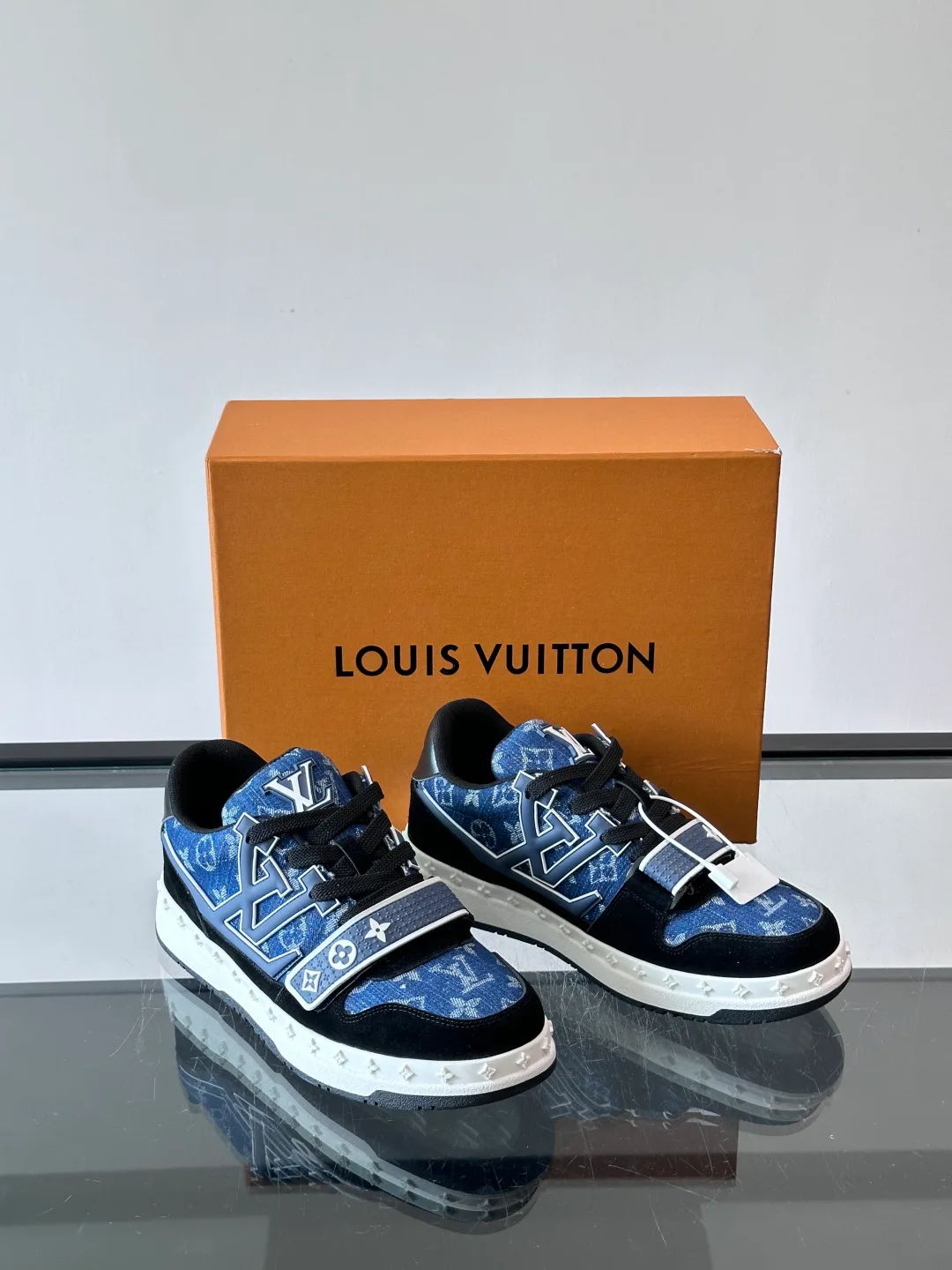 Men's Sneakers LOUIS VUITTON 17439947