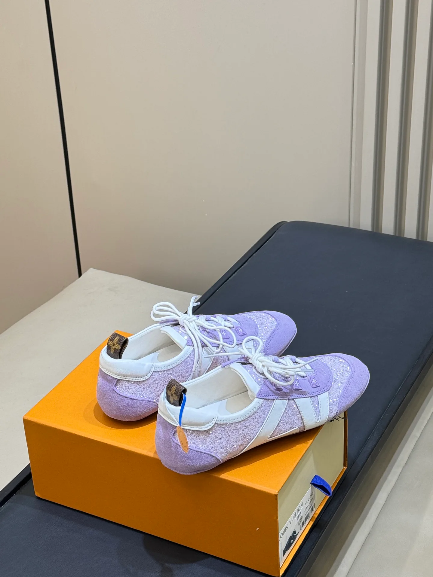 Women's Sneakers LOUIS VUITTON 18073226
