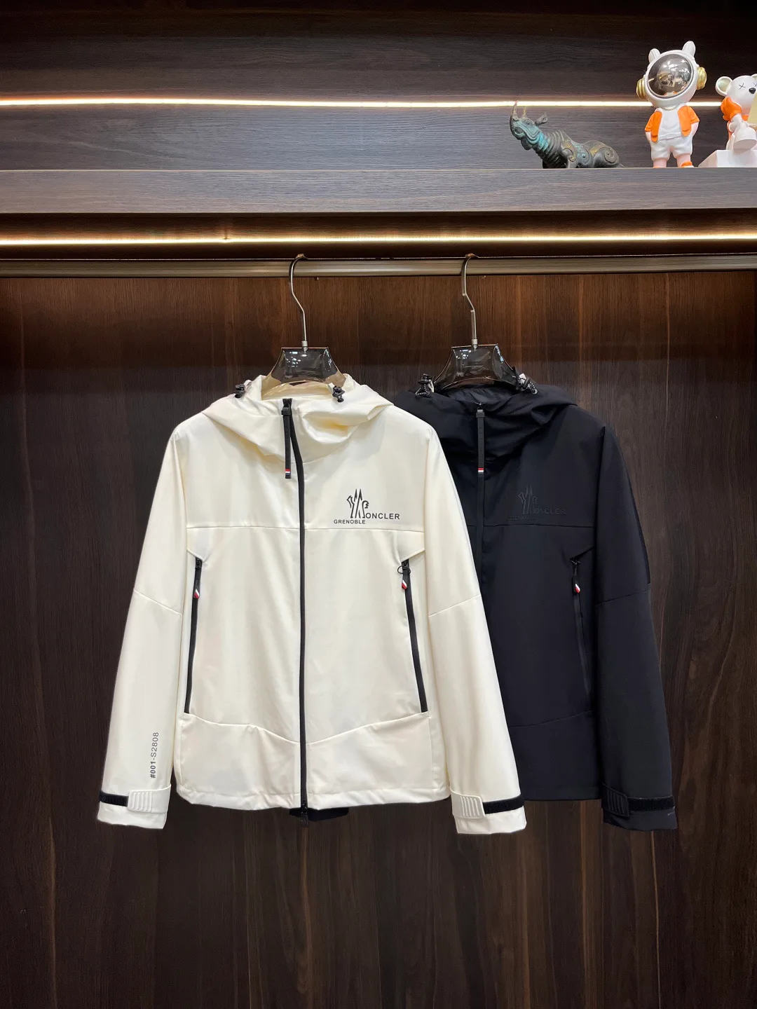 Куртки И Пуховики Мужские Moncler 18659510