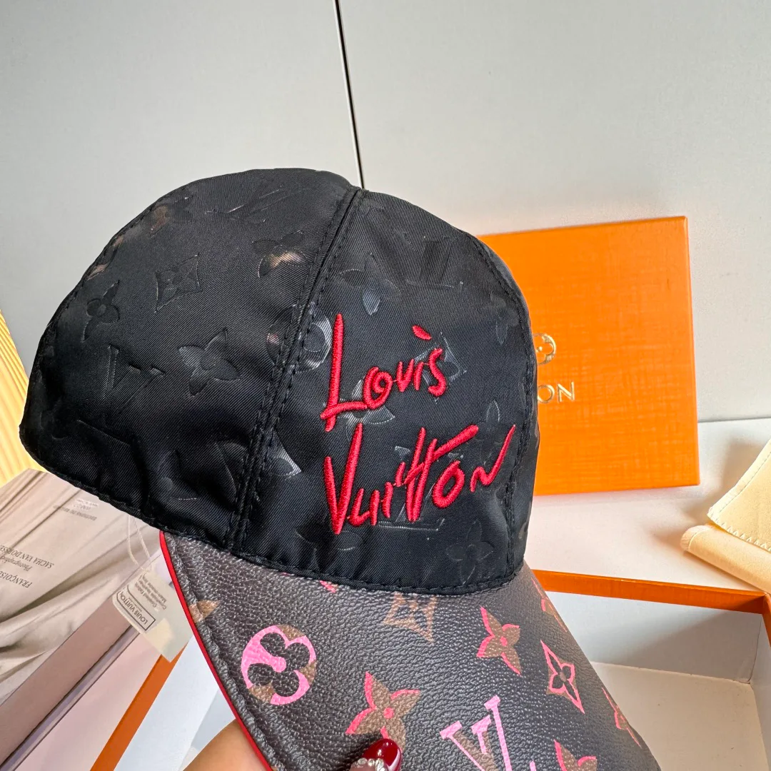 Hats LOUIS VUITTON 18105210