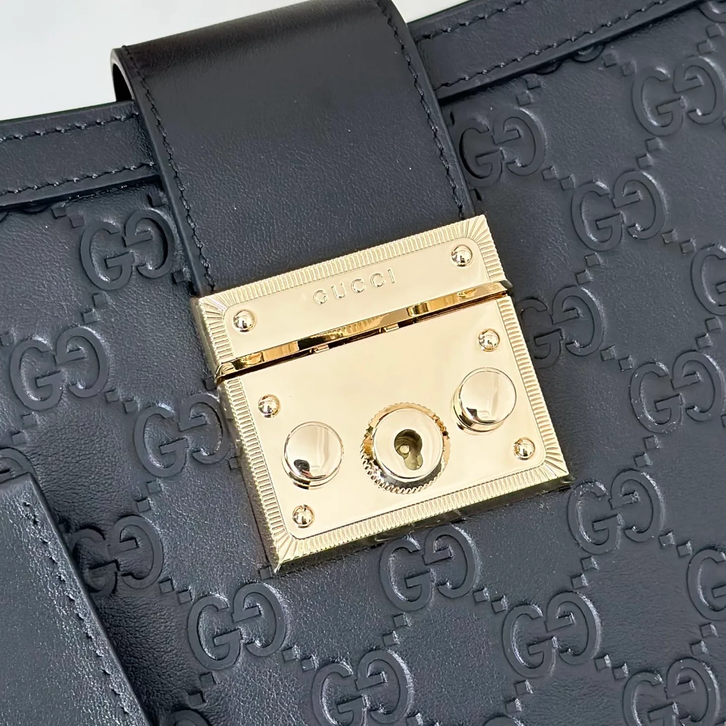 Women's Classic Handbags GUCCI 18310130