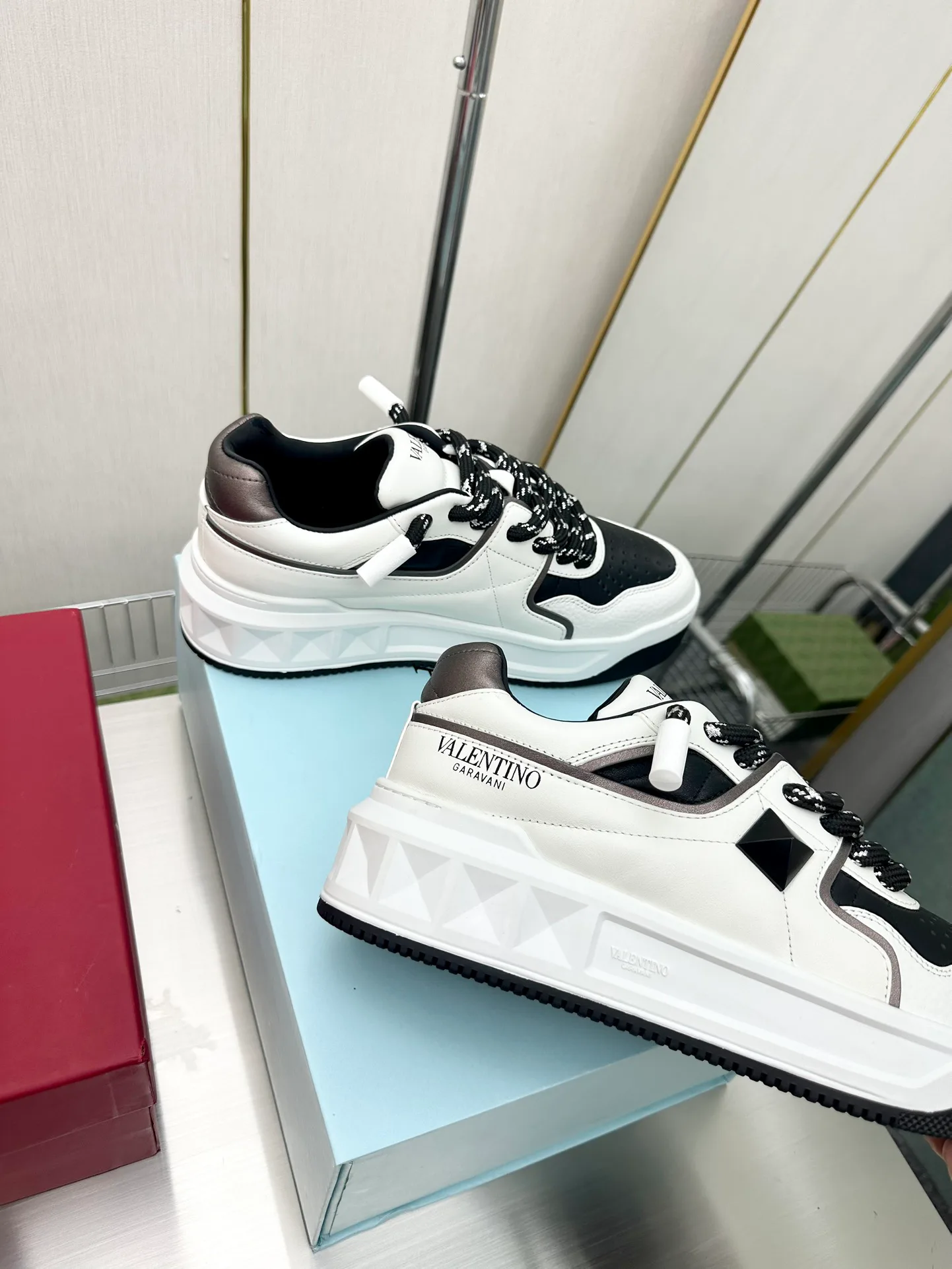 Women's Sneakers VALENTINO 17955024
